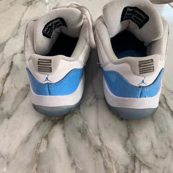 Boys Jordan Sneakers - Picture 3 of 6